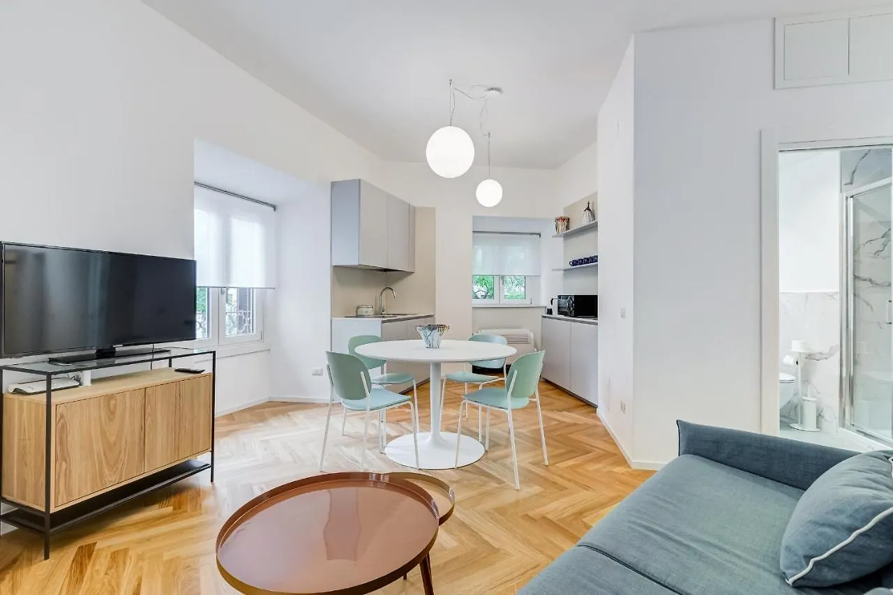 Apt In The Heart Of The City ローマ アパート